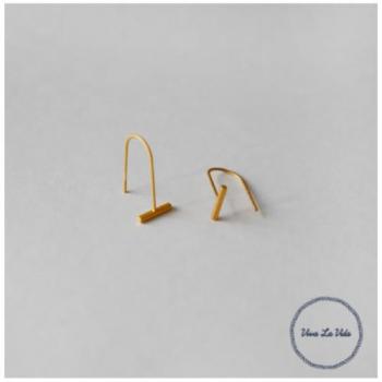 ピアス フレーム 揺れる ゴールド 真鍮 おしゃれ 通販