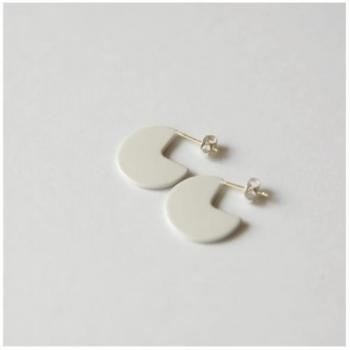 ピアス レトロ調 ディスク おしゃれ 真鍮 揺れる 通販