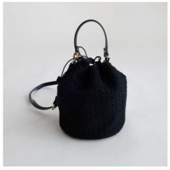 ショルダーバッグ ワインドライン BK モノトーン 合皮 ポリエステル ウール おしゃれ 幅18