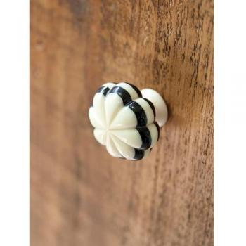 レトロノブ ボーダーフラワー ドアノブ かわいい 水牛 おしゃれ DIY 白 黒 取っ手 花