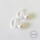 ピアス 真鍮 アクリルパール 大人可愛い アーチ 通販