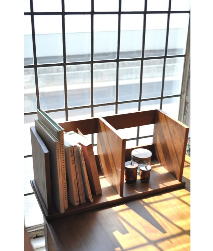 “アイアンブックスタンド”