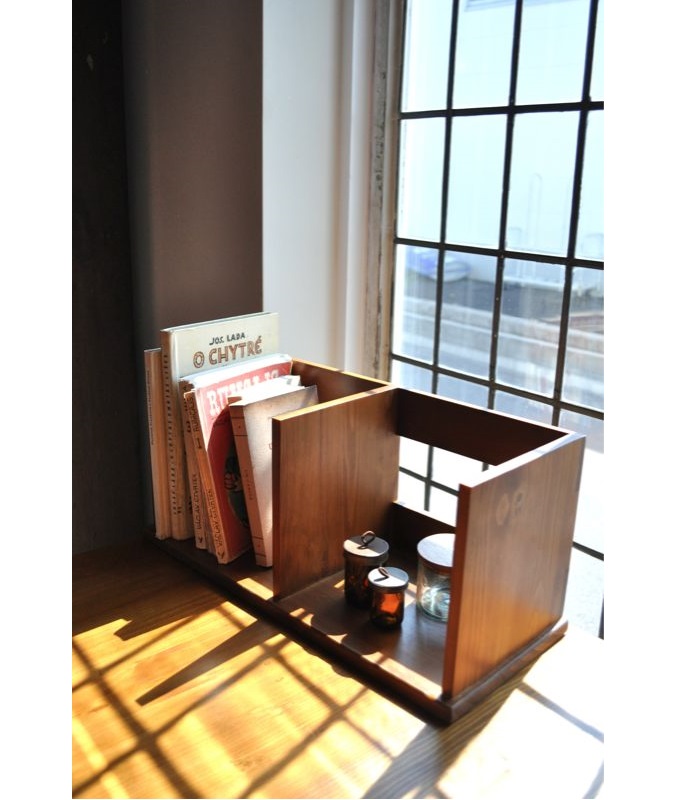 “アイアンブックスタンド”