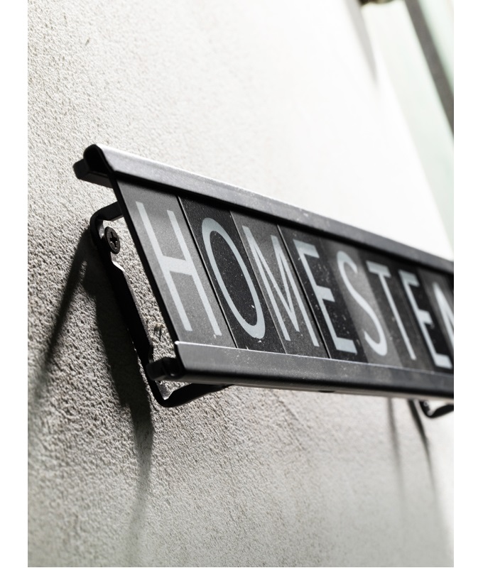 “アイアンネームプレートホルダー”