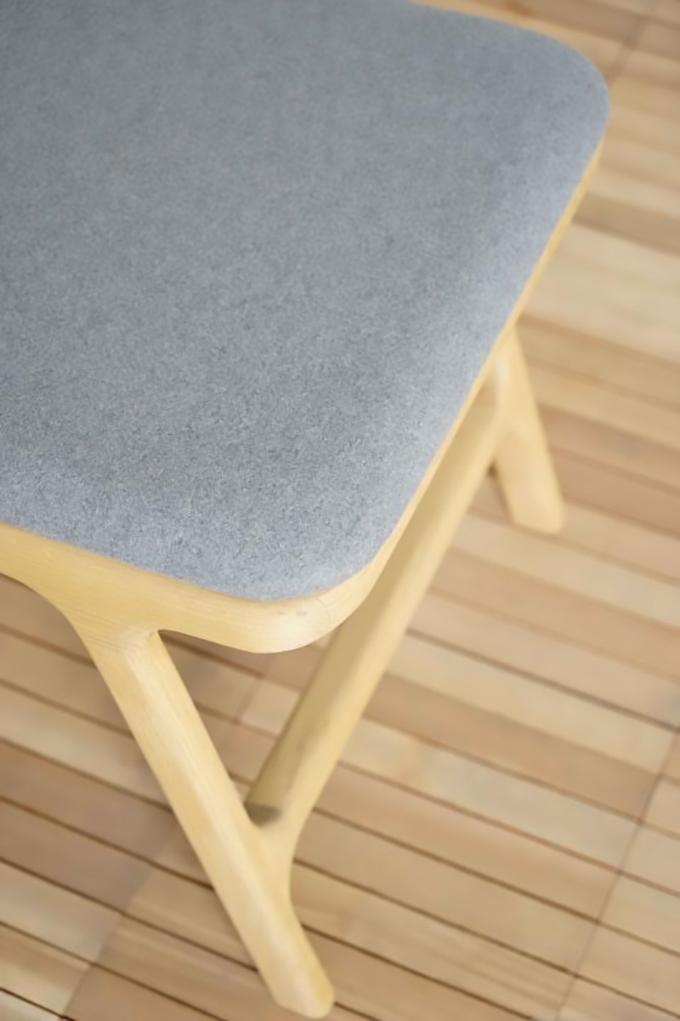 “木製ダイニングチェア”