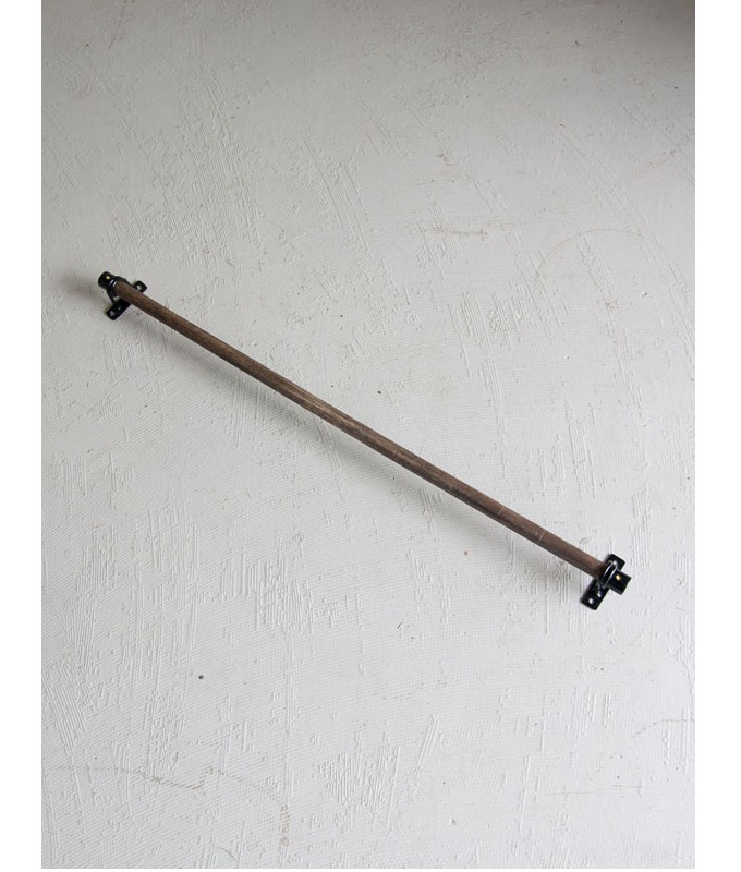 “ウッデンラウンドバー&レスト”