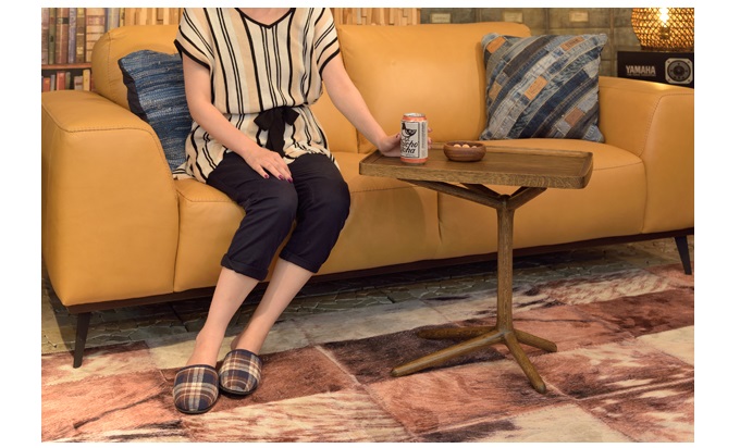 サイドテーブル