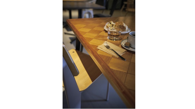 ジョーカー ダイニングテーブル