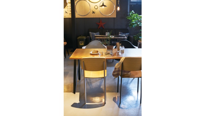 ジョーカー ダイニングテーブル