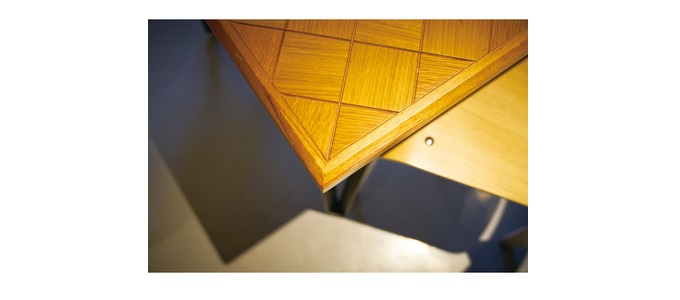 ジョーカー ダイニングテーブル