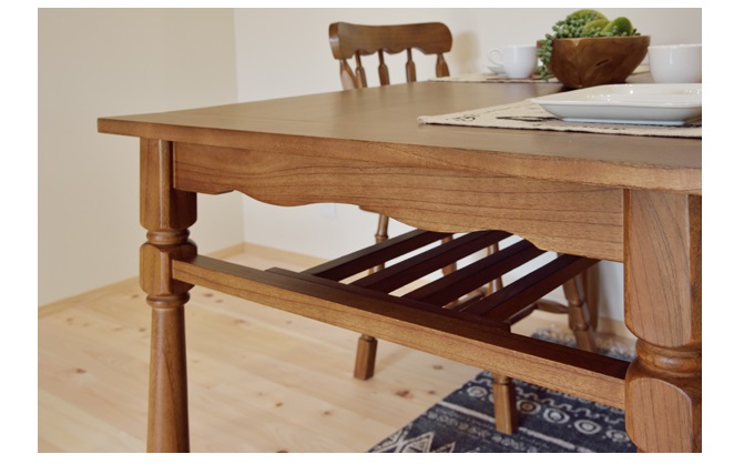 ダイニングテーブル