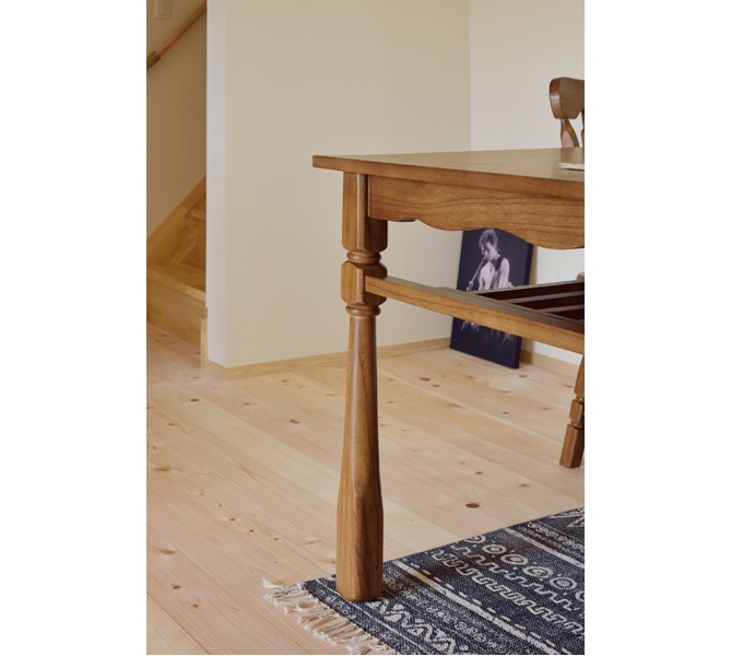 ダイニングテーブル