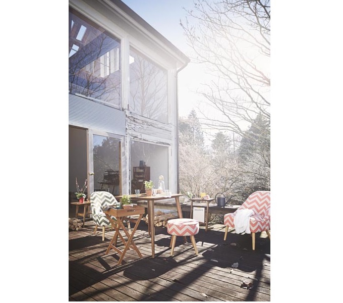 サイドテーブル