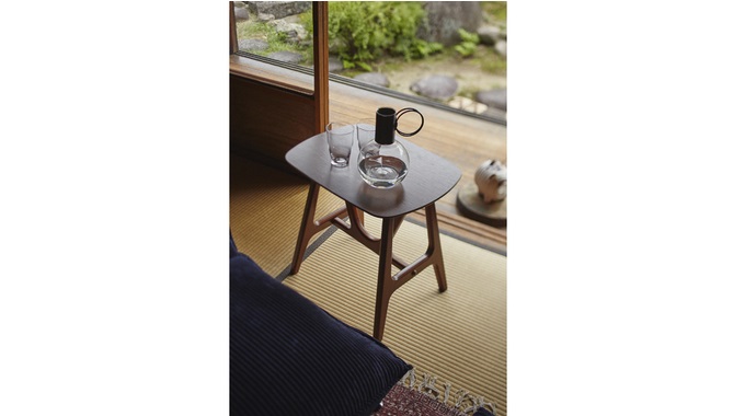 サイドテーブル