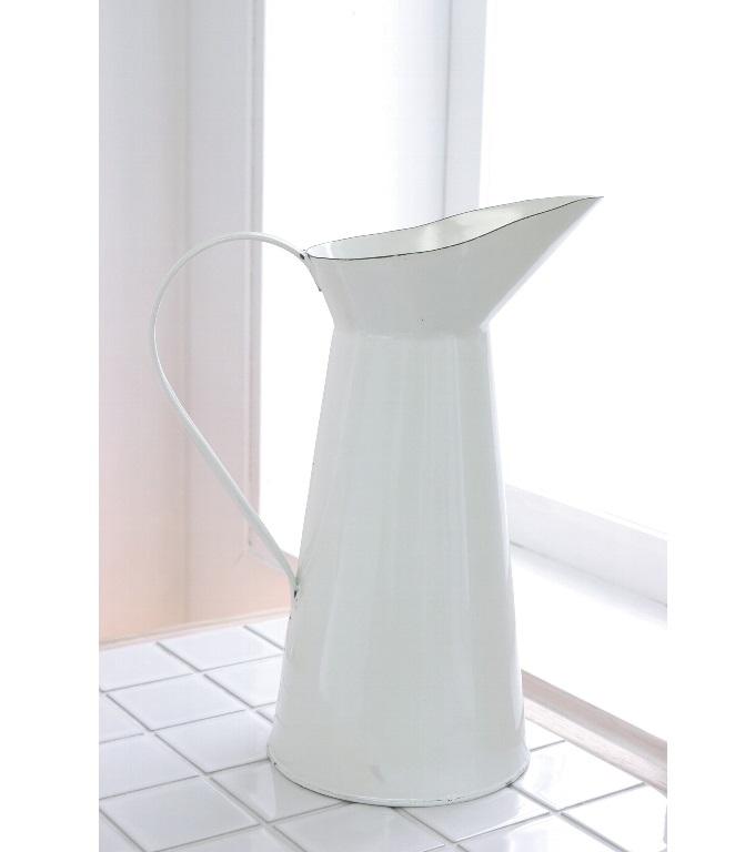 “エナメル・ピッチャー”