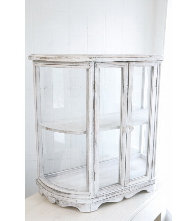 “シャビー・アールキャビネット”