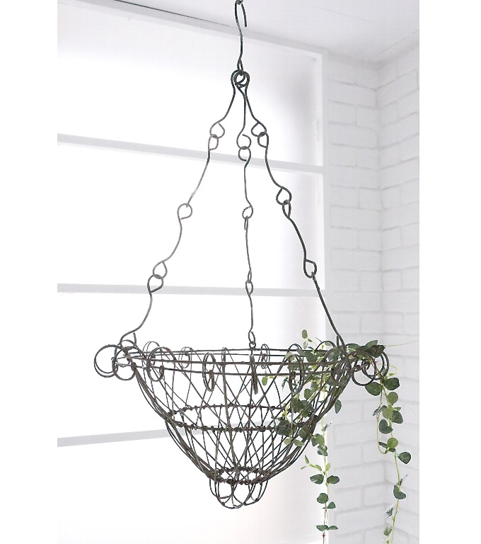 “コルテ・ワイヤーハンギング”