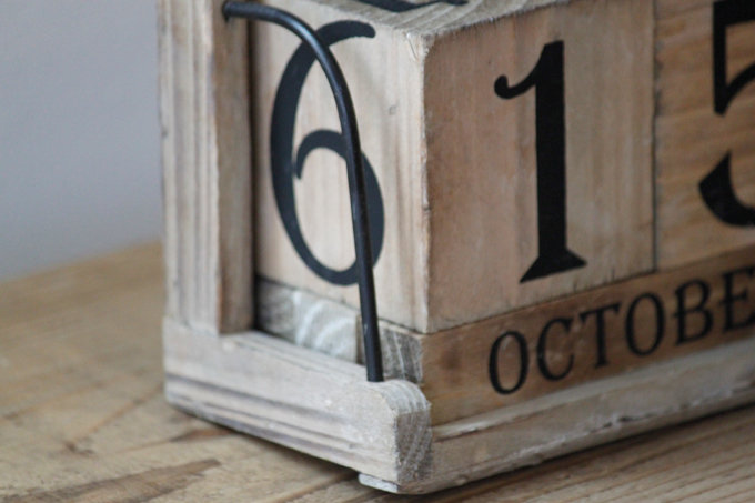 キューブカレンダー アンティーク調 ナチュラル 木製