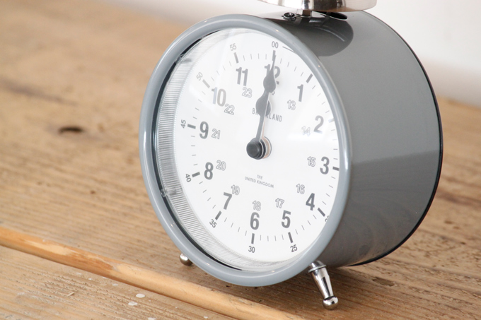 プラスチック グレー目覚まし時計 高さ15.5