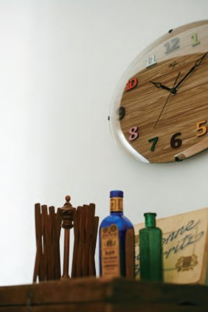 “木目調,楕円,カラフル数字”