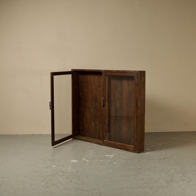 “ガラスキャビネット”