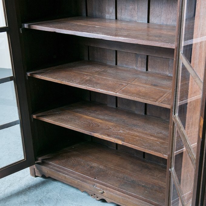 “ガラスキャビネット”