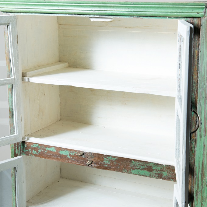 “ガラスキャビネット”