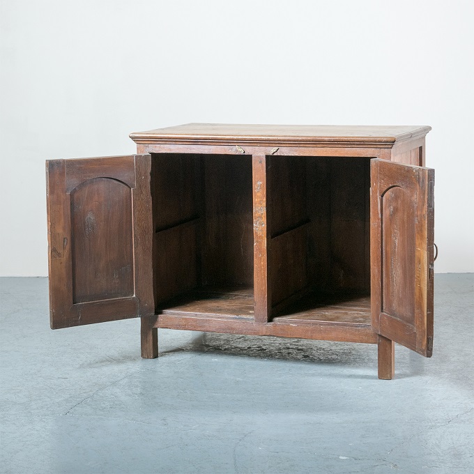 “ガラスキャビネット”