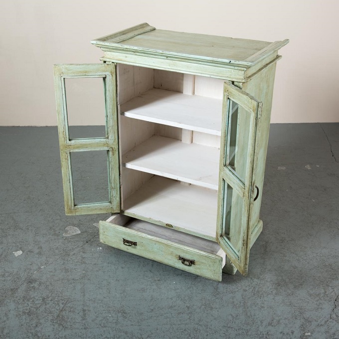 “ガラスキャビネット”