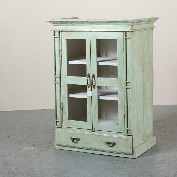 “ガラスキャビネット”