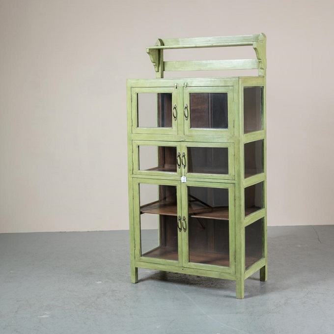 “ガラスキャビネット”