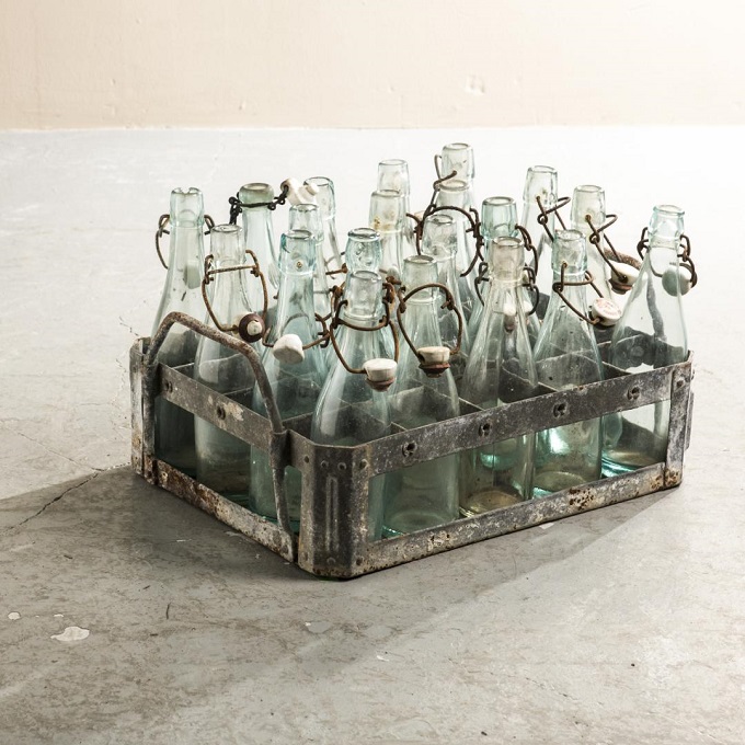 “スチールケース入りボトル”