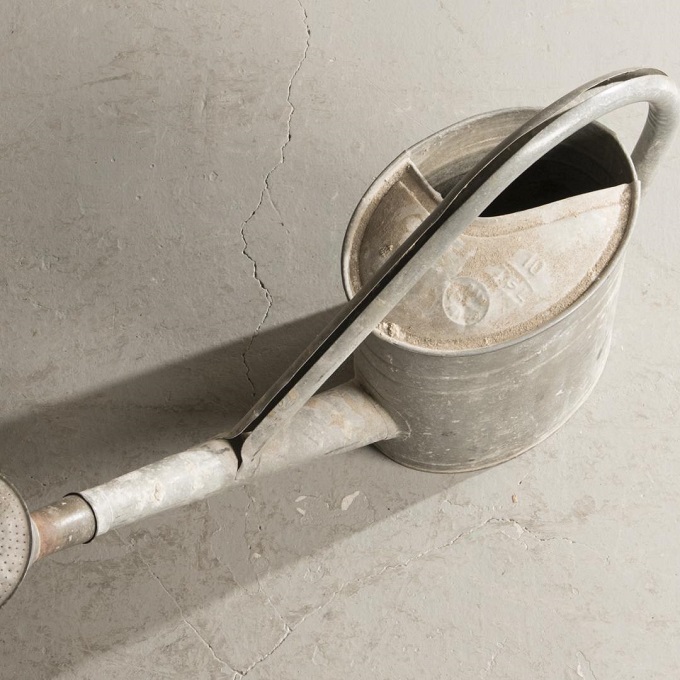 “ブリキ製ジョウロ”