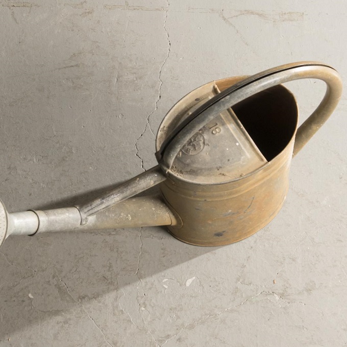 “ブリキ製ジョウロ”