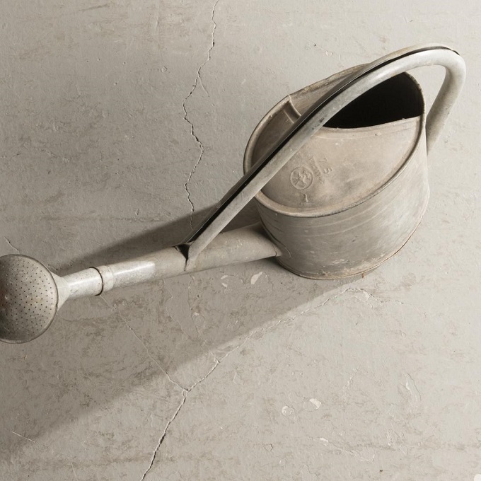 “ブリキ製ジョウロ”