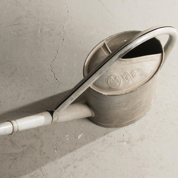 “ブリキ製ジョウロ”