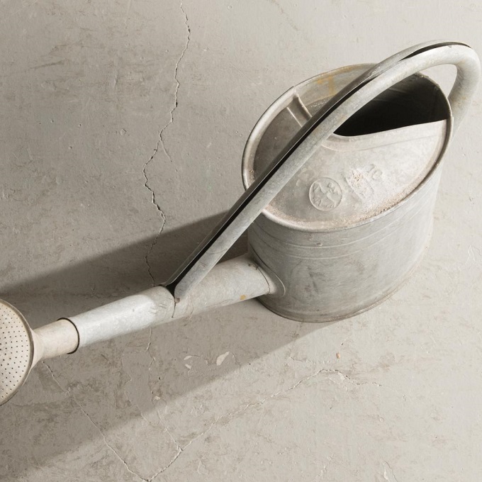 “ブリキ製ジョウロ”