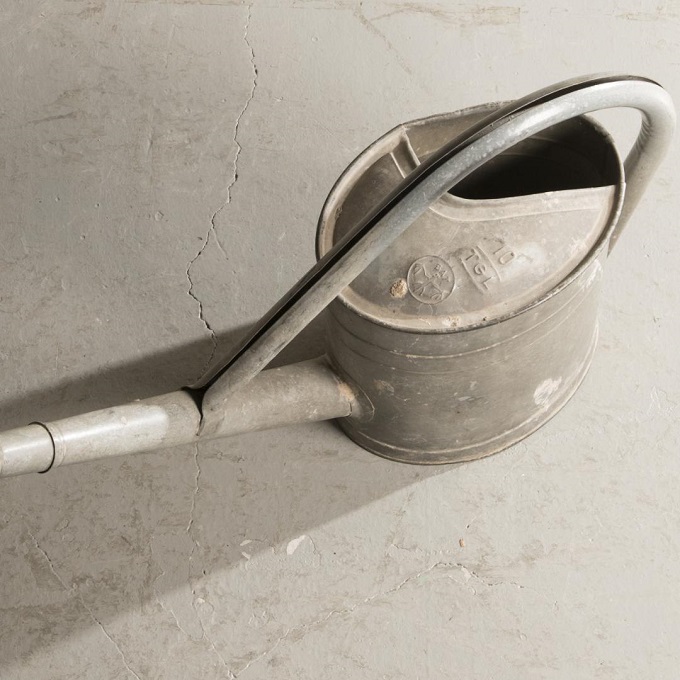 “ブリキ製ジョウロ”