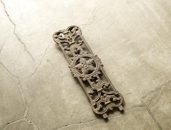 “キャストアイアン”