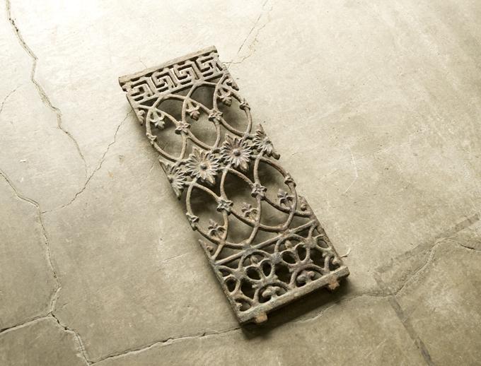 “キャストアイアン”