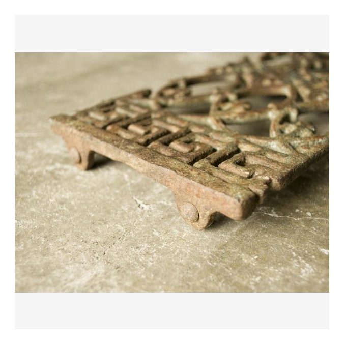 “キャストアイアン”