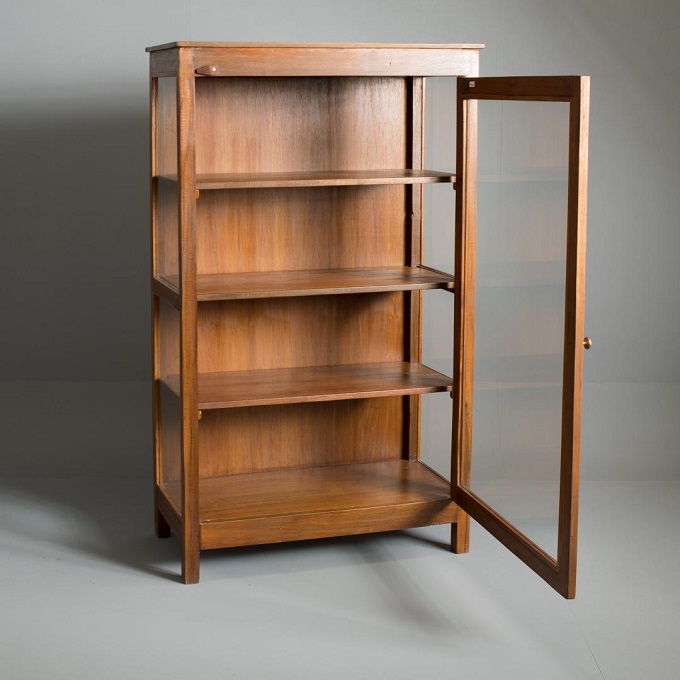 “ガラスキャビネット”