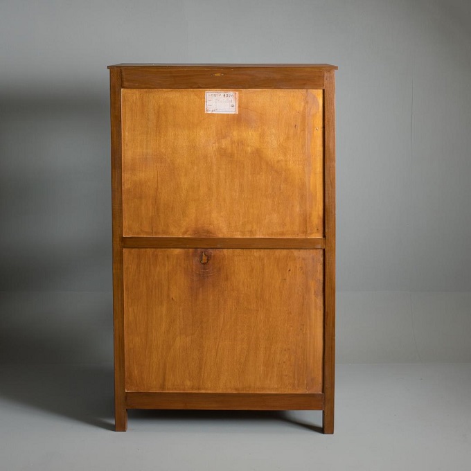 “ガラスキャビネット”