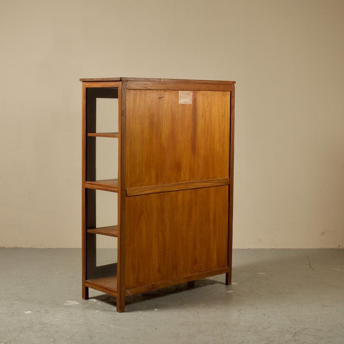 “ガラスキャビネット”