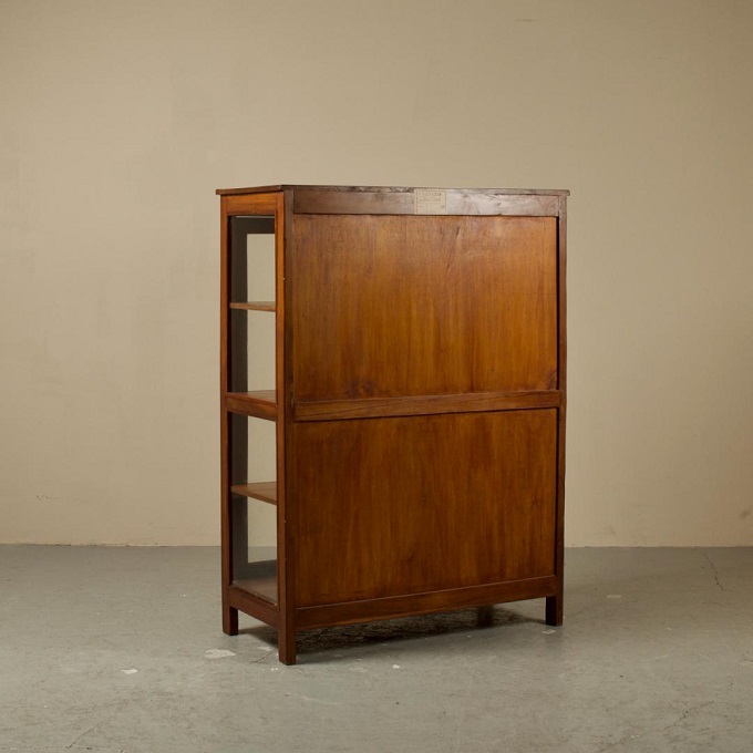 “ガラスキャビネット”