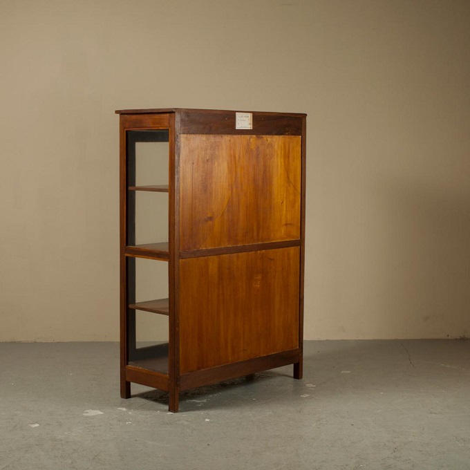 “ガラスキャビネット”