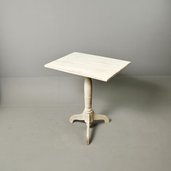 “サイドテーブル”