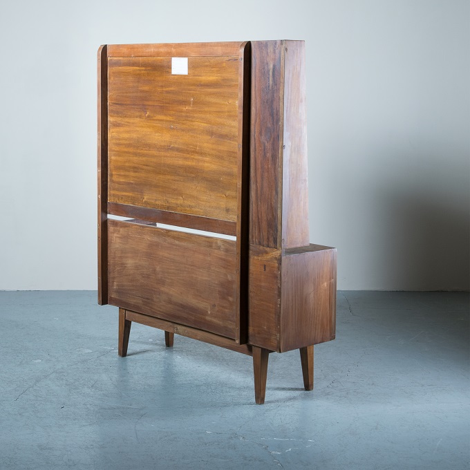 “ドレッサー”