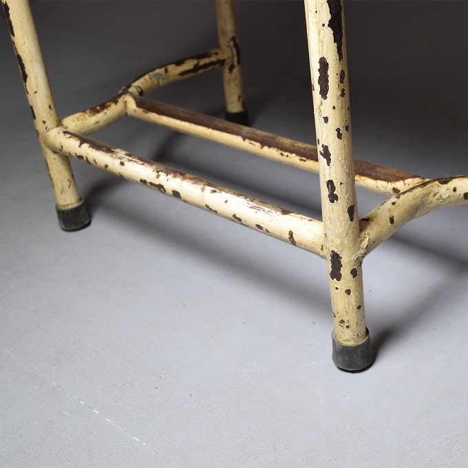 “サイドテーブル”