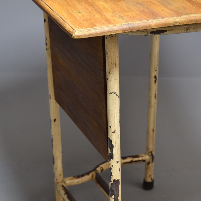 “サイドテーブル”